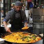 Immagine di piatti gourmet tipici di una città europea famosa per la sua cucina.