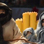 Luminarie natalizie di Lecce illuminate, creano un'atmosfera magica e incantevole nella città.