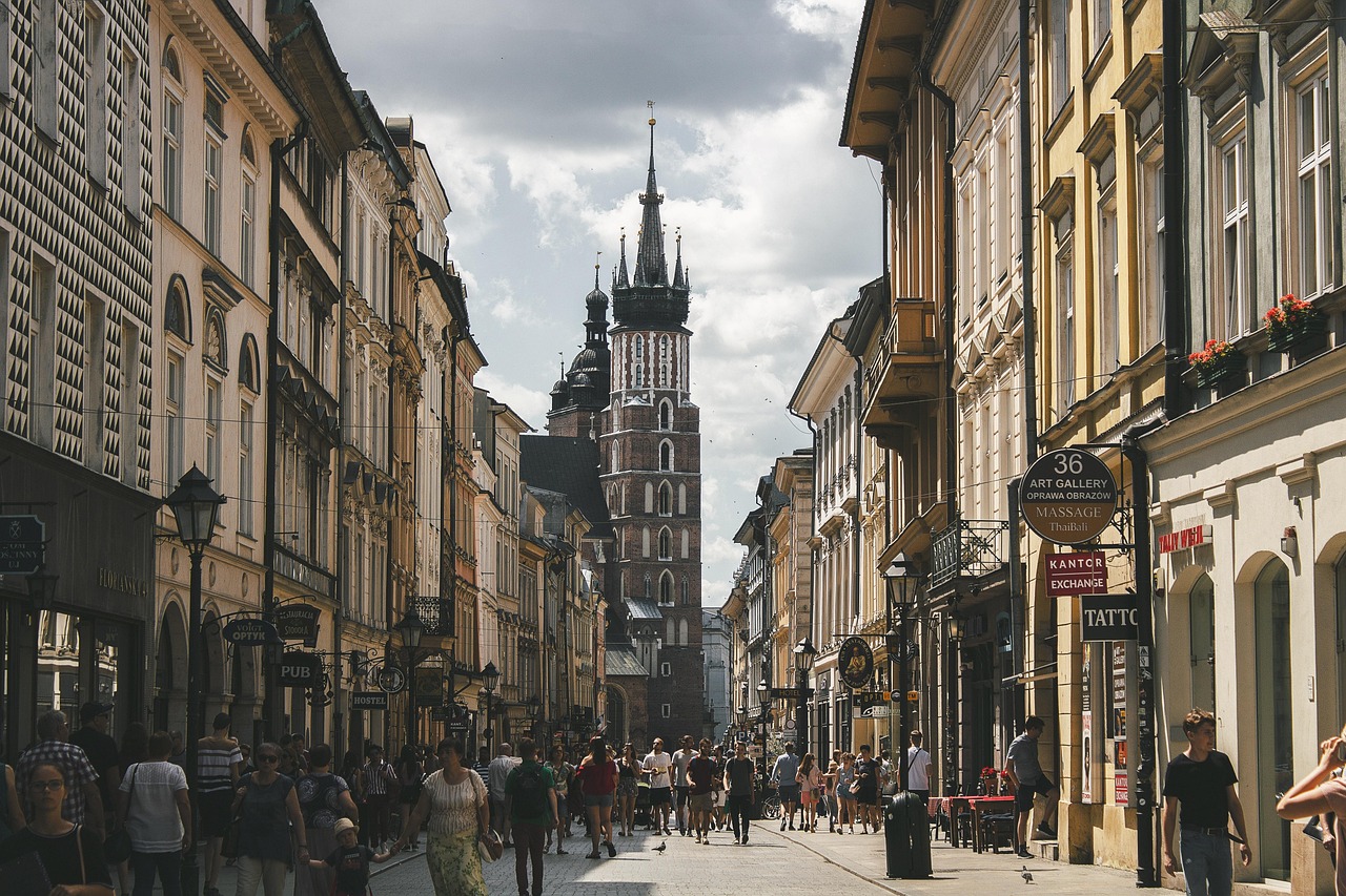Panorama di Cracovia con il castello di Wawel e la piazza del mercato, simboli della città.