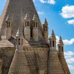 Castello di Sammezzano, architettura orientale in Toscana, vista esterna dell'imponente struttura storica.