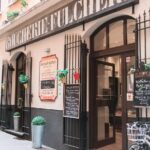 Bistecca alla fiorentina servita in un ristorante tipico toscano.