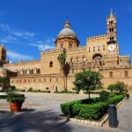 Vista panoramica dei monumenti storici di Palermo, tra cui la Cattedrale e il Palazzo dei Normanni.