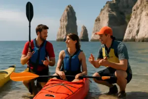 Come partecipare a un’escursione in kayak tra i faraglioni italiani? I consigli degli istruttori