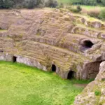 Sutri in un giorno: anfiteatro, borgo e vie cave nello stesso itinerario senza usare l’auto tra una tappa e l’altra
