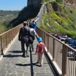 Civita di Bagnoregio: perché osservare tufo e calanchi prima di attraversare il ponte cambia la visita