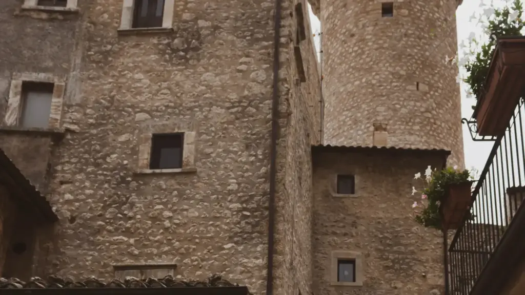 Santo Stefano di Sessanio: Torre Medicea, lana e case in pietra spiegano perché il borgo guarda anche a Firenze
