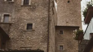 Santo Stefano di Sessanio: Torre Medicea, lana e case in pietra spiegano perché il borgo guarda anche a Firenze