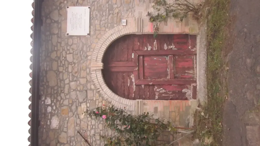 Questo borgo italiano cambia completamente in autunno: cosa vedere quando la folla se ne va