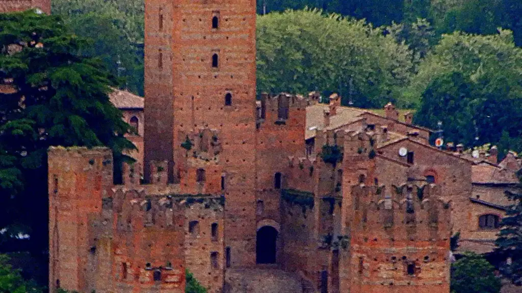Castell’Arquato: la passeggiata tra Rocca, piazza e vicoli che racconta il Medioevo senza museo