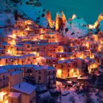 Castelmezzano: il borgo lucano incastrato nelle Dolomiti che cambia atmosfera al tramonto