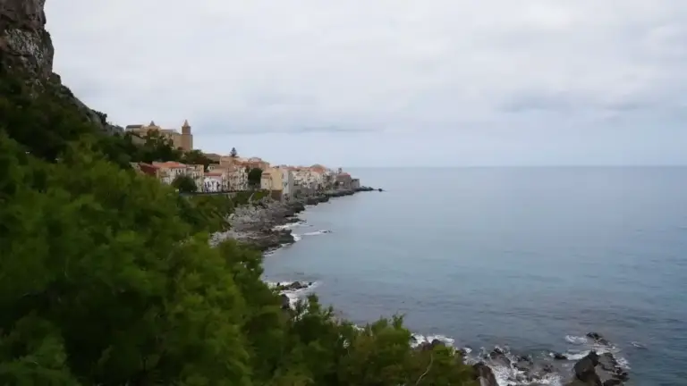 Abruzzo in autunno: come scegliere tra una passeggiata sul mare e un borgo dell’entroterra